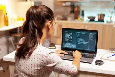 打破寫程式的性別框架，女生也能成為工程師