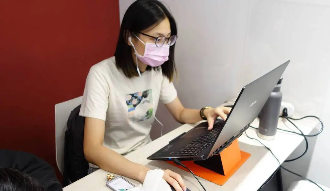 航空業地勤轉職網頁工程師