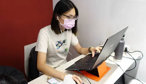 航空業地勤轉職網頁工程師